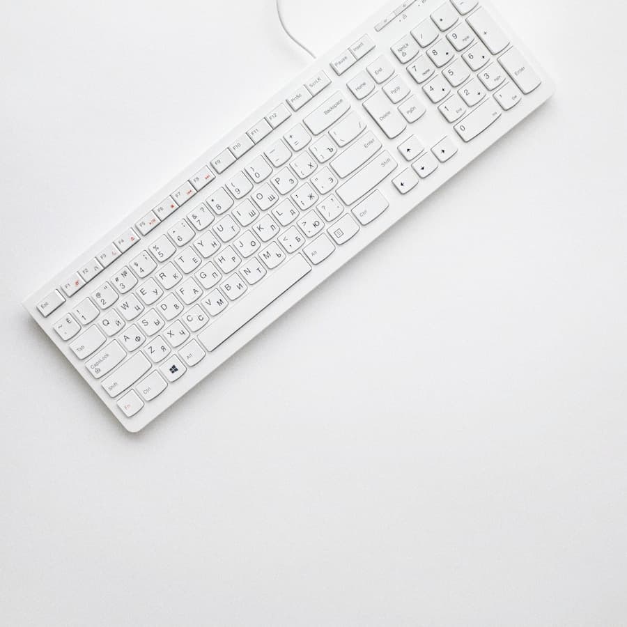 Teclado mecânico Redragon Kumara K552 com iluminação RGB, visto de cima
